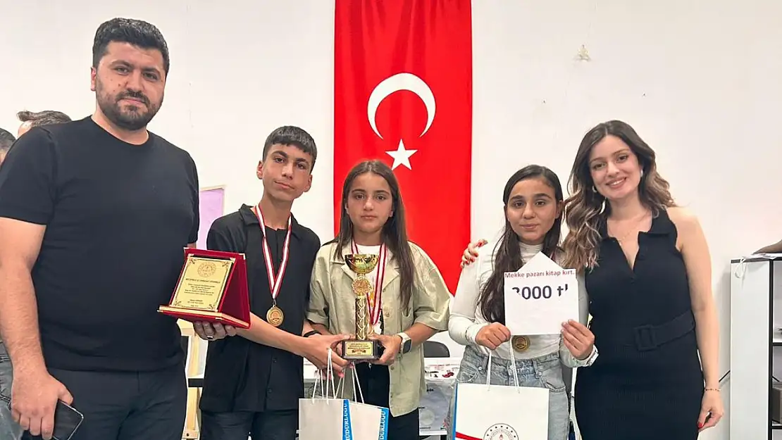 Boztoprak Ali Yorulmaz Ortaokulu münazara yarışmasında zirvede