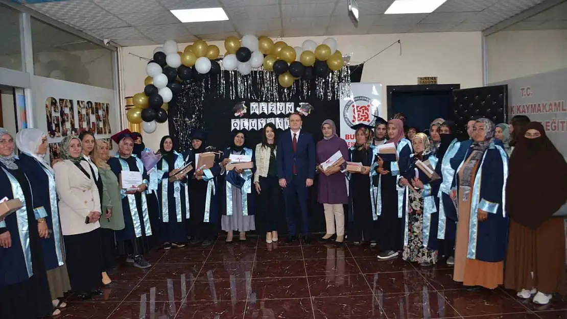 Bulanık'ta Evlere Düşen Okuma Yazma Sevinci: Kadınlar Yıllarca Süren Hayallerine Nihayet Ulaştı!