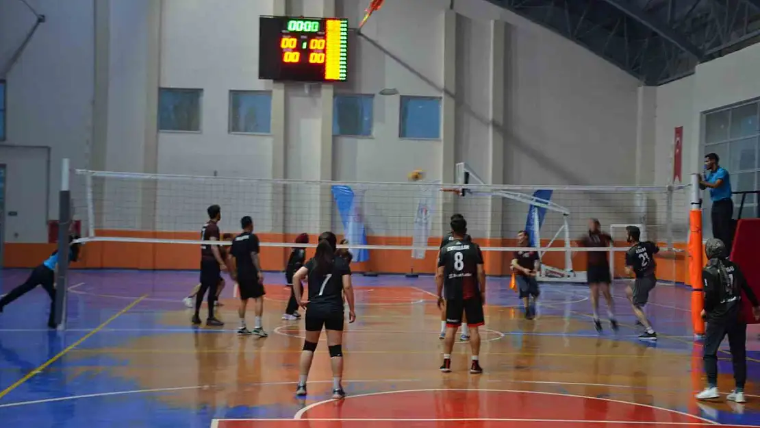 Bulanık'ta Sporseverlerin İlgiyle İzlediği Turnuva Bitti