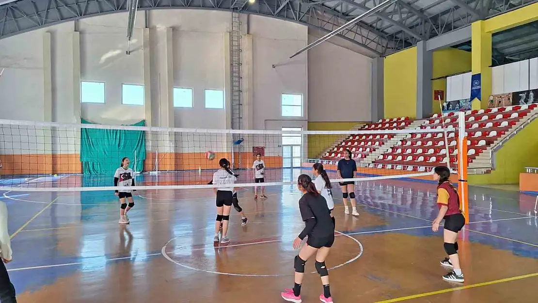Bulanık'ta Voleybol Antrenmanlarına Yoğun Katılım