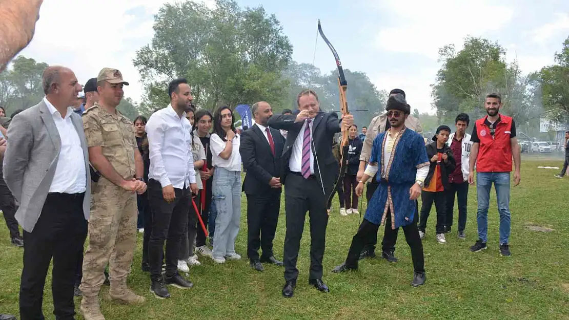 Bulanık'ta Yılsonu Şenliği: Öğrenciler Eğlence ve Öğrenmeyi Bir Arada Yaşadı