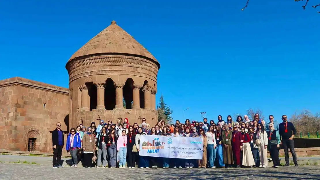 Bursa'lı kız öğrenciler 'Maziden Atiye Ahlat' programında tarihi yerleri keşfetti!
