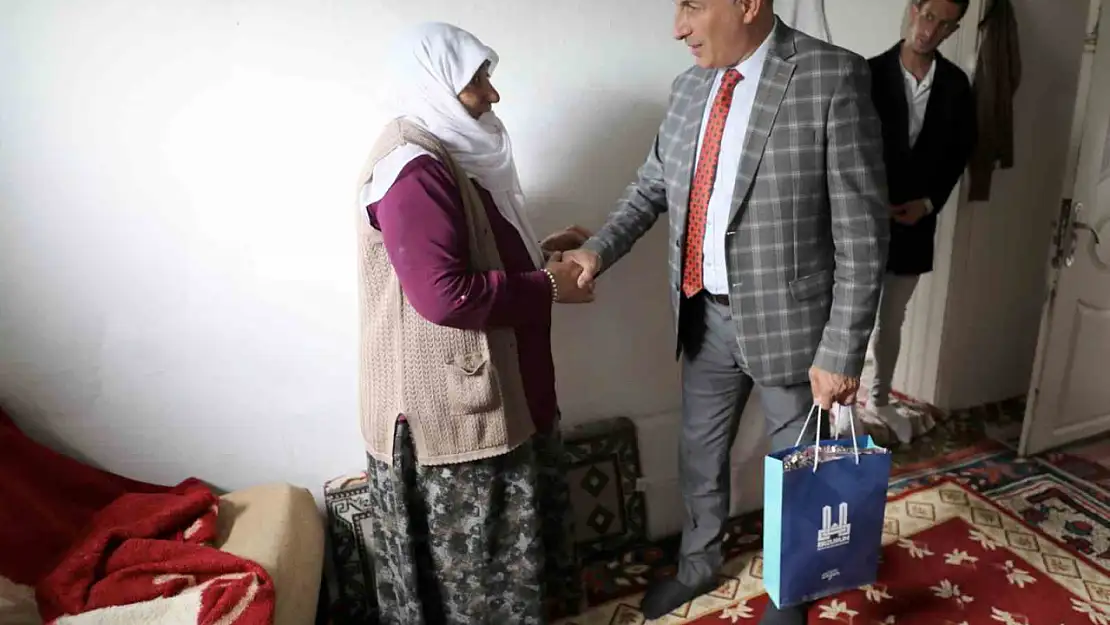 Büyükşehir, Yaşlı ve Düşük Gelirli Ailelere Destek Eli Uzattı