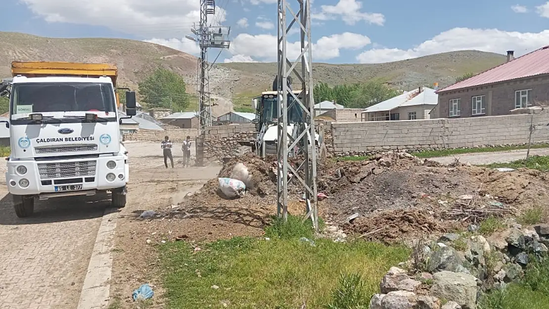 Çaldıran Belediyesi'nden Osmanlı Mahallesi'nde büyük temizlik seferberliği!