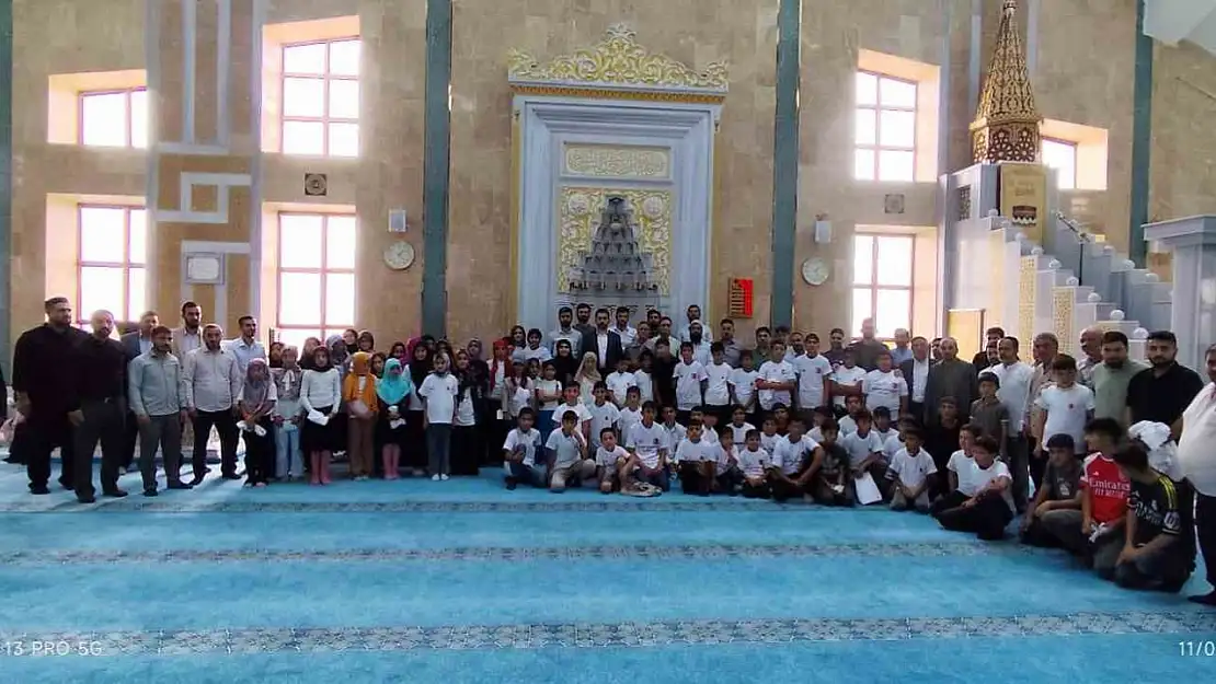 Çaldıran'da Hadis Ezberleme Yarışması Gerçekleştirildi