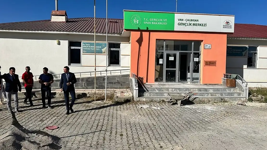 Çaldıran Kaymakamı Süleyman Bakan, Gençlik ve Spor Tesislerinde İncelemelerde Bulundu