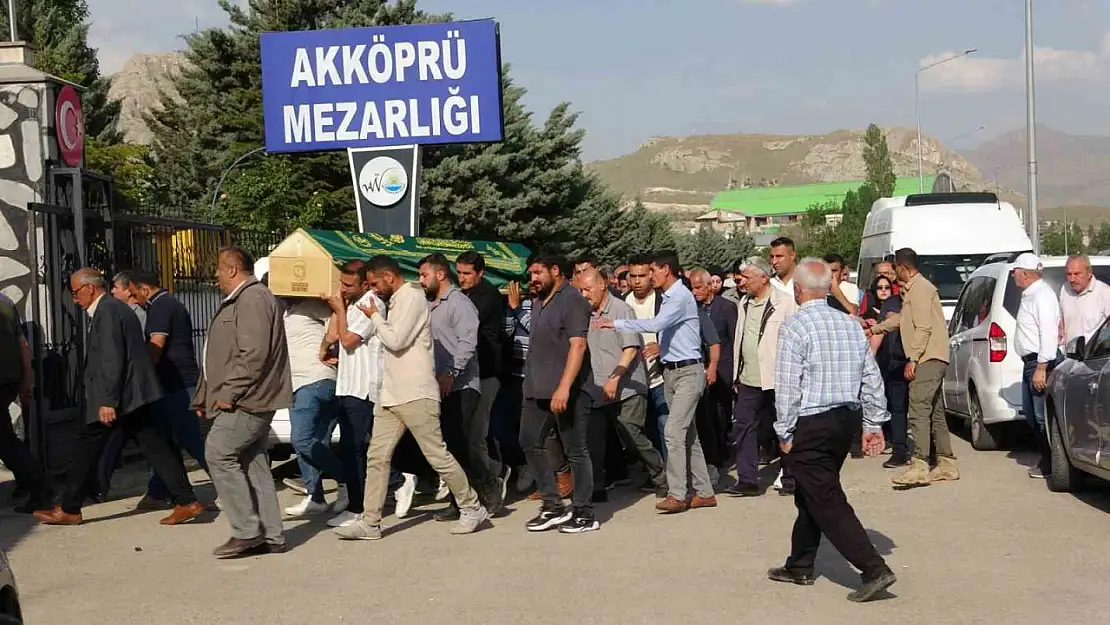 Çanakkale'de kaybolan İl Müdür Yardımcısı Adil Bartu, memleketi Van'da defnedildi