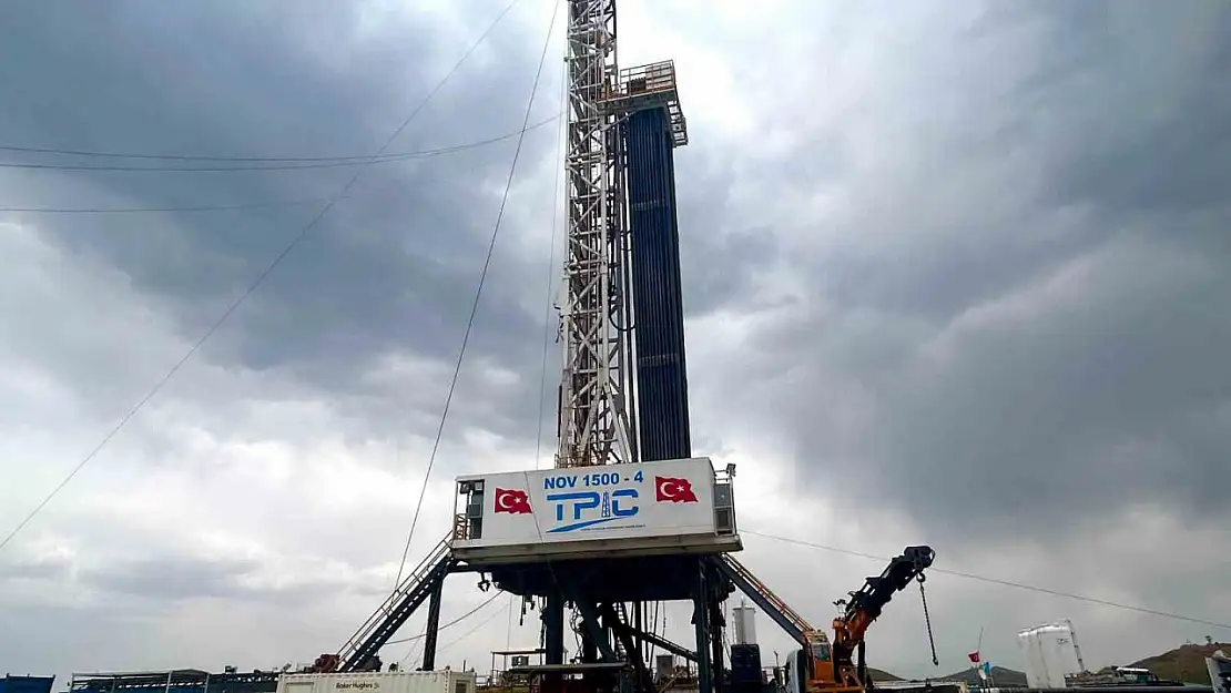 Çatak'ta Kato Dağı'nda 2.800 metre derinlikte petrol arama çalışmaları sürüyor