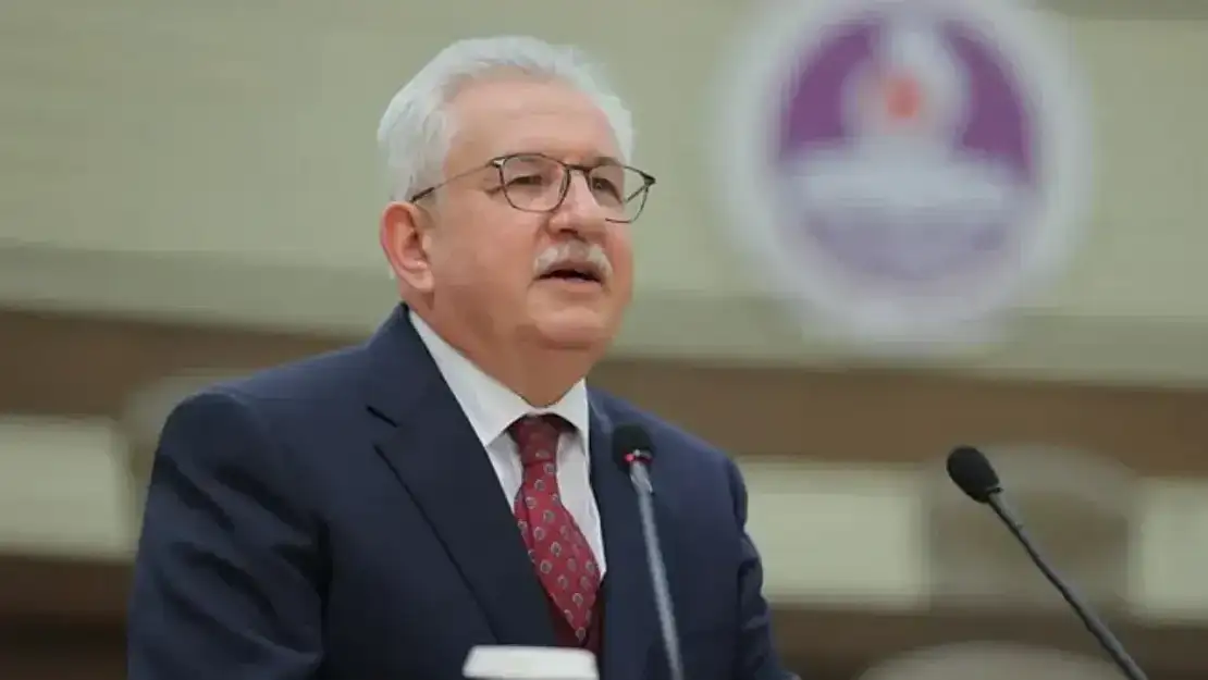 Celal Mümtaz Akıncı: Siyasi Hayatı ve Görev Aldığı Parti Hakkında Bilgiler