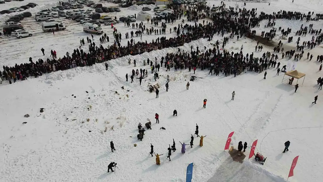 Çıldır Gölü'nde buz üstünde unutulmaz bir şenlik