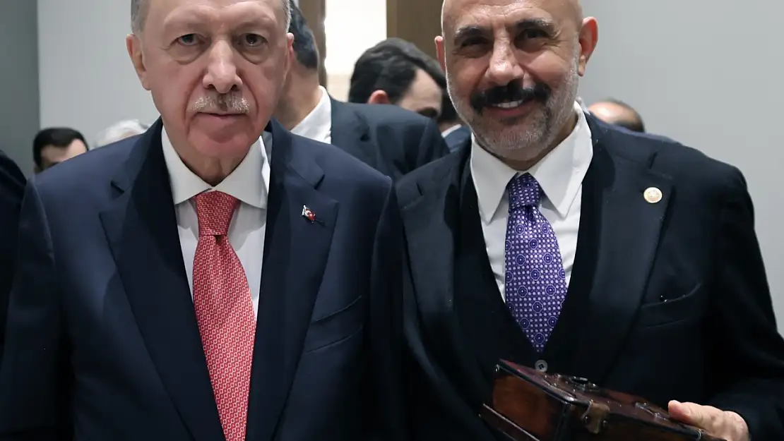 Cumhurbaşkanı Erdoğan'a Ağrı'dan 300 yıllık Kur'an-ı Kerim hediyesi
