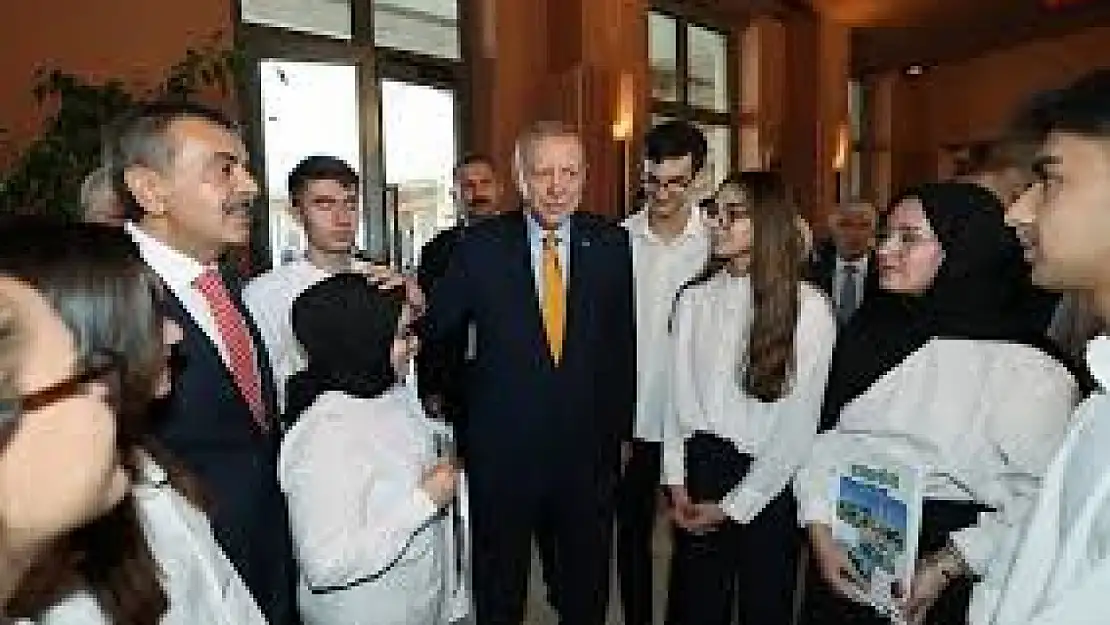Cumhurbaşkanı Erdoğan, Ahlat'ta çocuklarla buluştu!