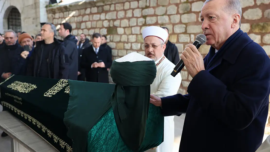 Cumhurbaşkanı Erdoğan, Kasım Yağcıoğlu'nun tabutuna omuz verdi