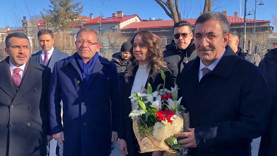 Cumhurbaşkanı Yardımcısı Yılmaz Kars'a geldi