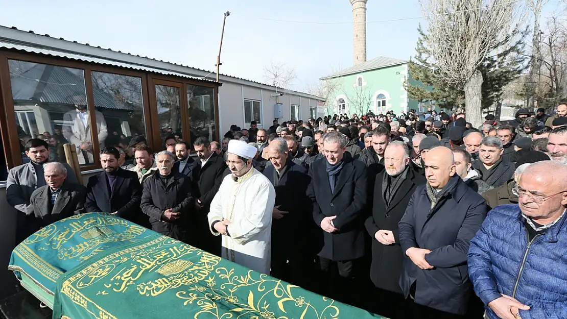 Dem parti eş genel başkanı Bakırhan, babasını son yolculuğuna uğurladı