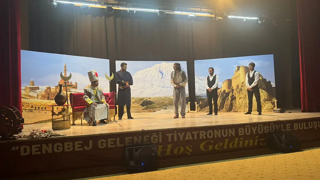 Dengbêjlik geleneği Ağrı'da tiyatro sahnesinde canlandırıldı