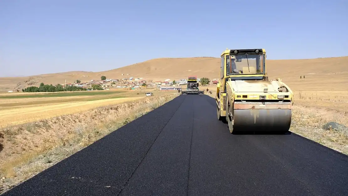 Diyadin'de 4,8 km'lik köy yolu asfaltlandı