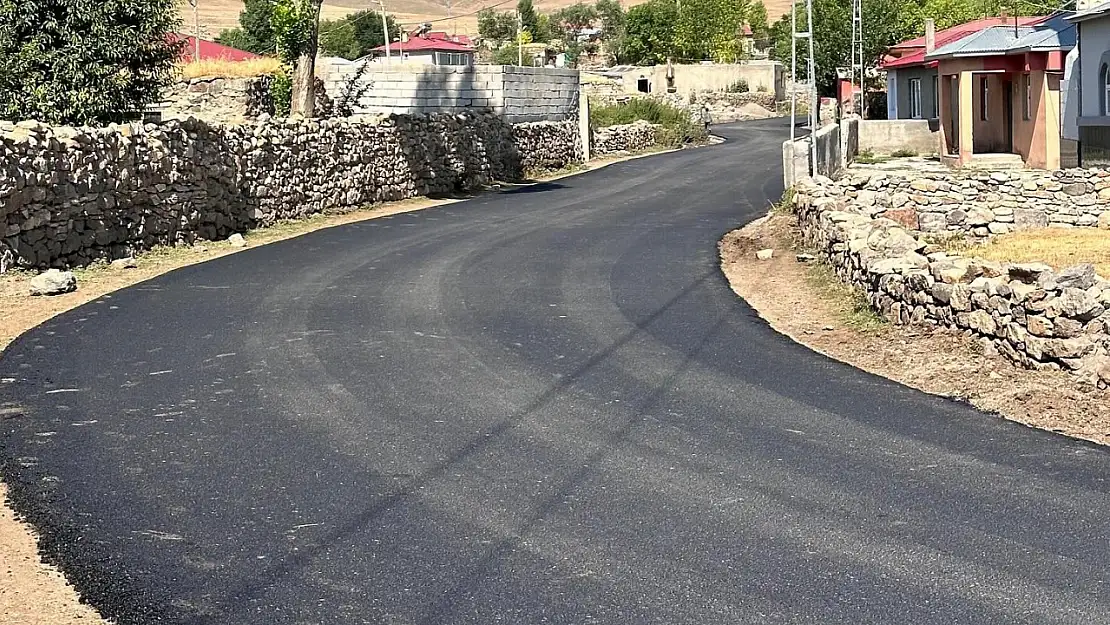 Diyadin'de Budak–Toklucak köy yolları yenileniyor