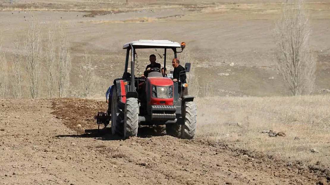 Diyadin'de çiftçiler tarım sezonuna hızlı başladı