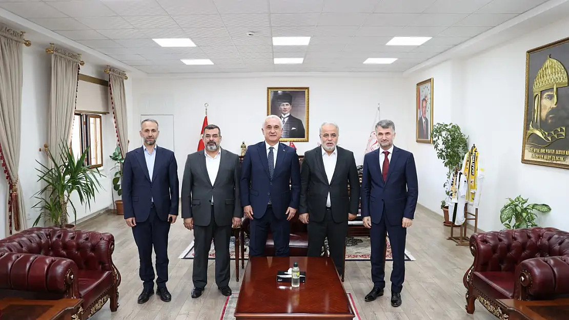 Diyanet Başkan Yardımcısı Burhan İşliyen, Muş Valisi Avni Çakır'ı Ziyaret Etti
