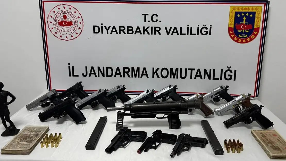Diyarbakır'da av bayisine kaçak silah ve tarihi eser operasyonu