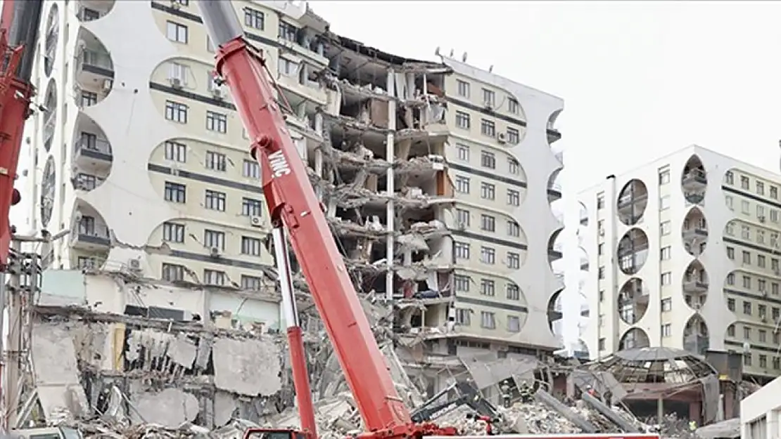 Diyarbakır'da depremde yıkılan 4 binaya ilişkin 11 sanığa hapis cezası