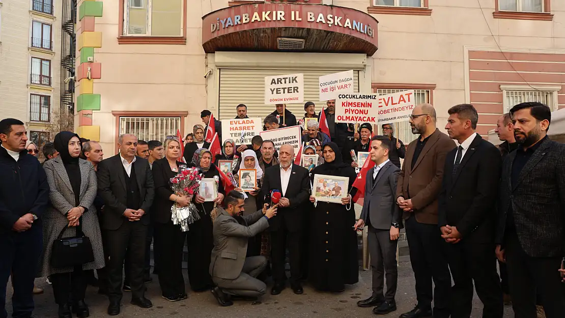 Diyarbakır'da işten çıkarılan işçilere hak-i̇ş'ten destek mesajı