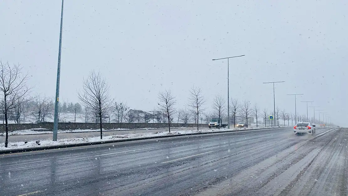 Diyarbakır'da kar yağışı yerini yağmura bıraktı