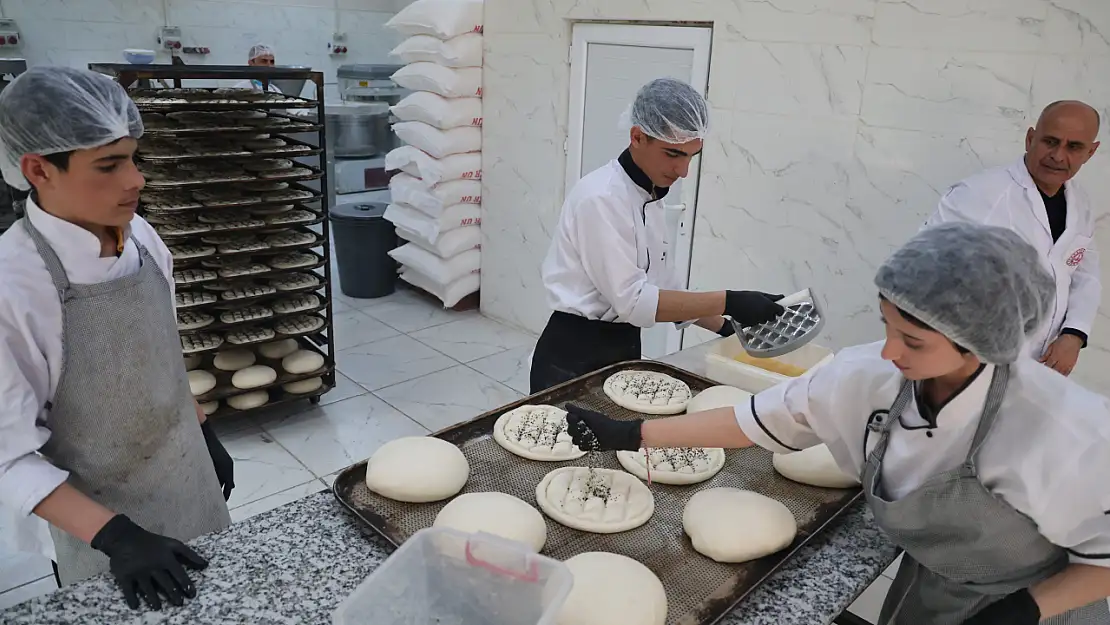 Diyarbakır'da meslek lisesi öğrencilerinden Ramazan'da anlamlı destek