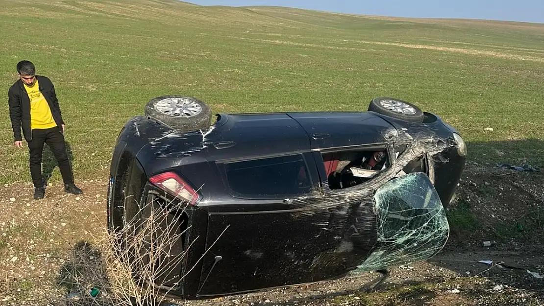 Diyarbakır'da otomobil takla attı