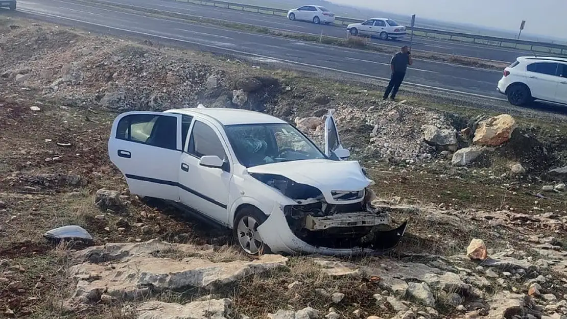 Diyarbakır'da otomobil takla attı: 3 yaralı