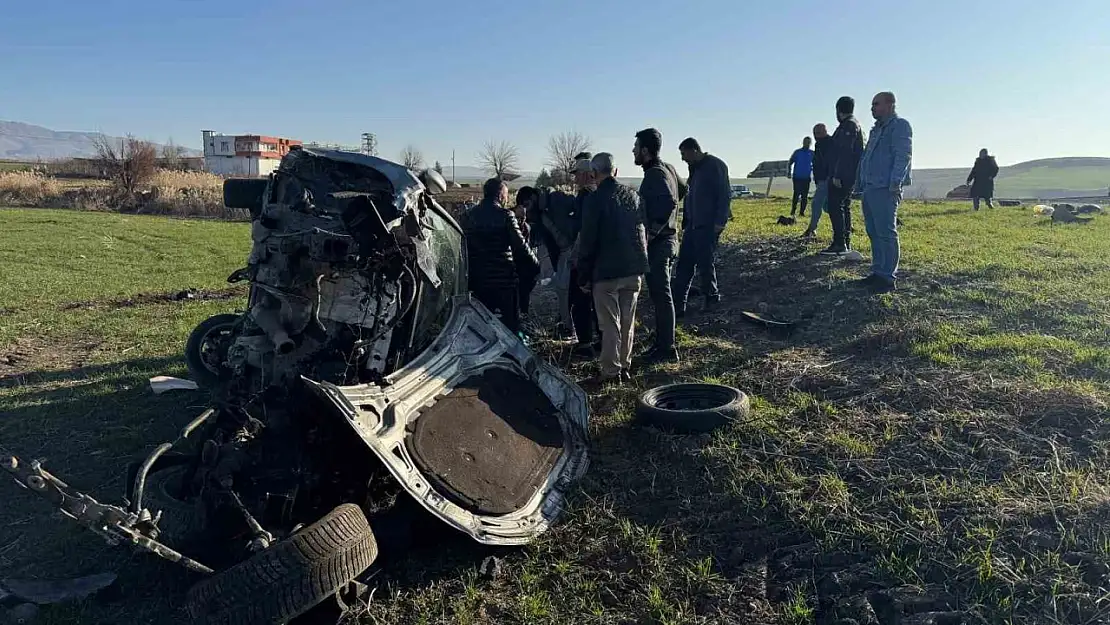 Diyarbakır'da otomobil takla attı