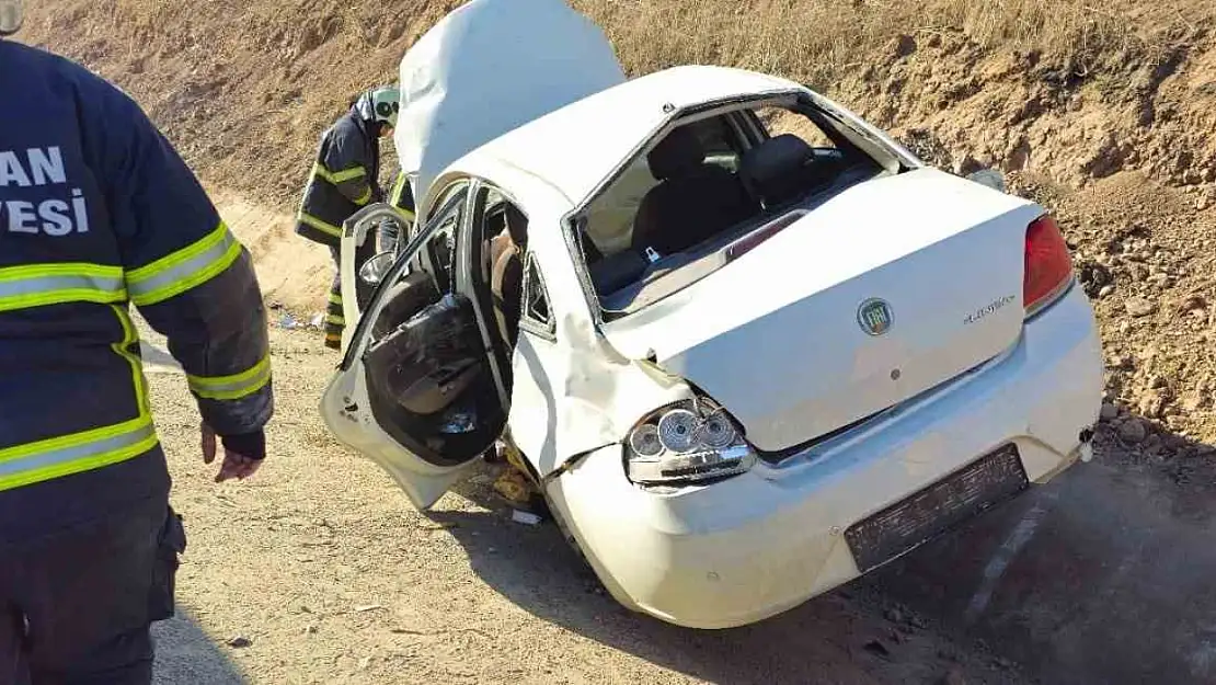 Diyarbakır'da takla atan otomobilde can pazarı