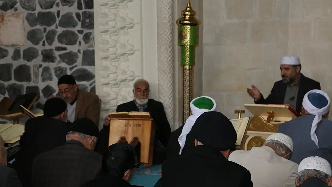 Diyarbakır Ulu Cami'de mukabele geleneği sürdürülüyor