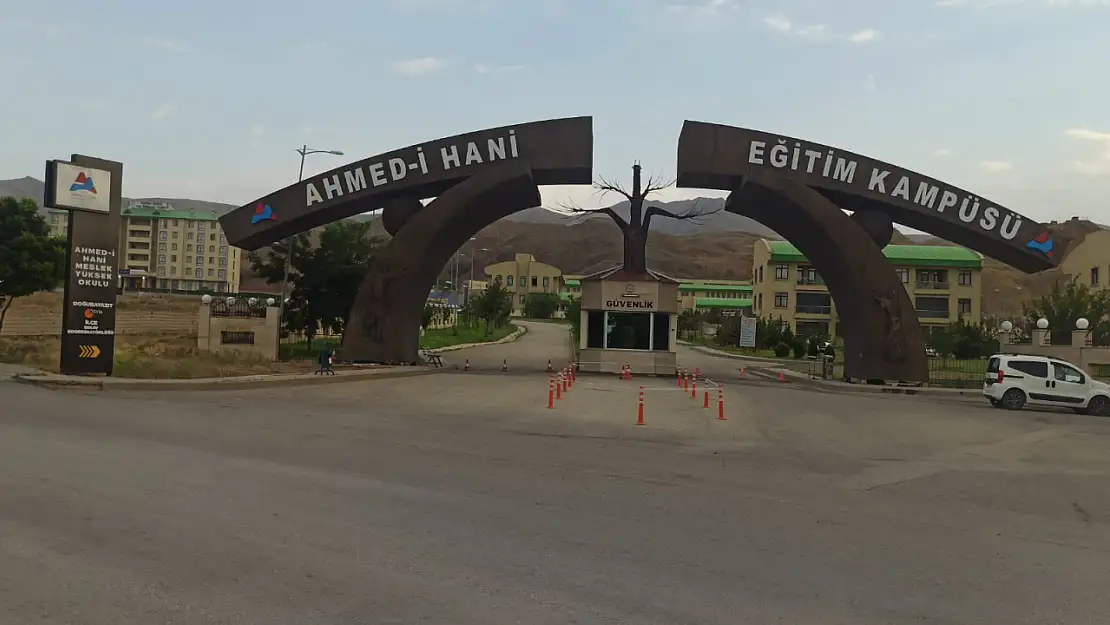 Doğubayazıt Ahmedi Hani MYO, YKS tercih döneminde öğrencilerini bekliyor