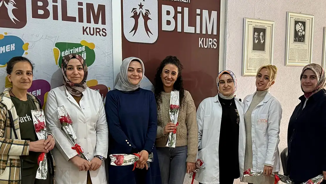 Doğubayazıt Bilim Dershanesi'nde kadın öğretmenlere özel 8 Mart kutlaması