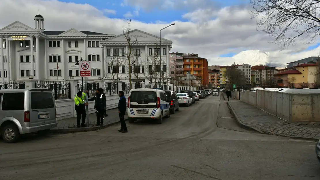 Doğubayazıt Ezgi Sokak'ta yön değişikliği yapıldı