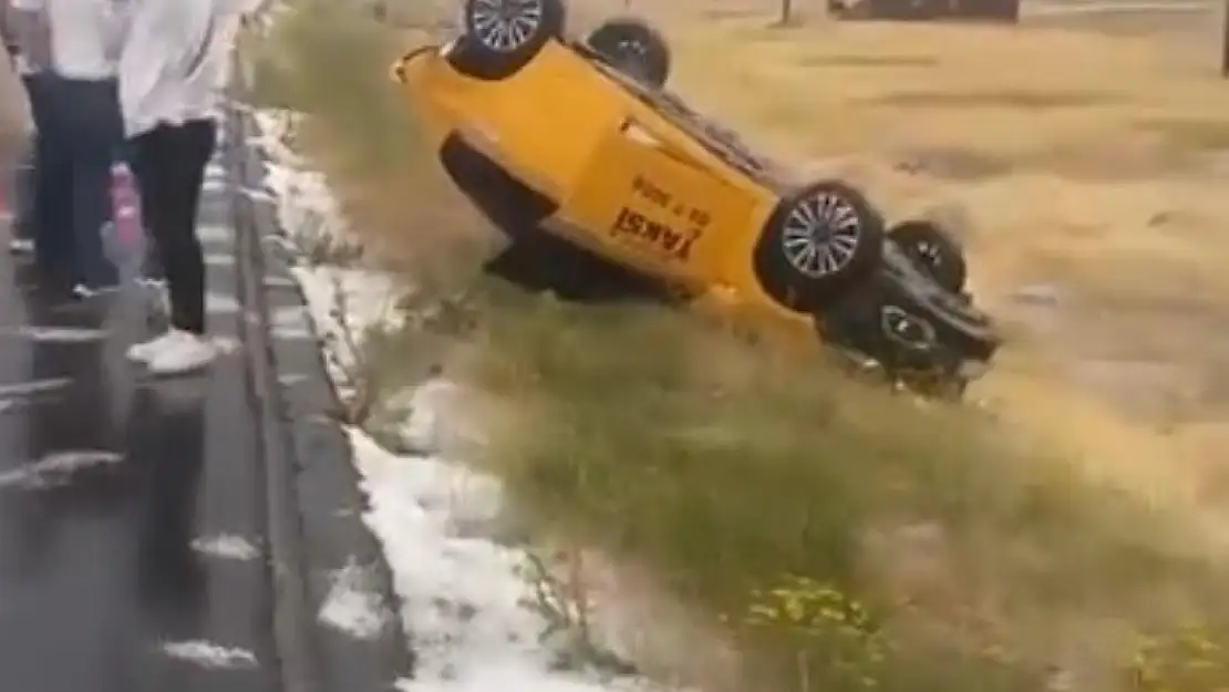 Ağrı'da dolu vuran yolda feci kaza