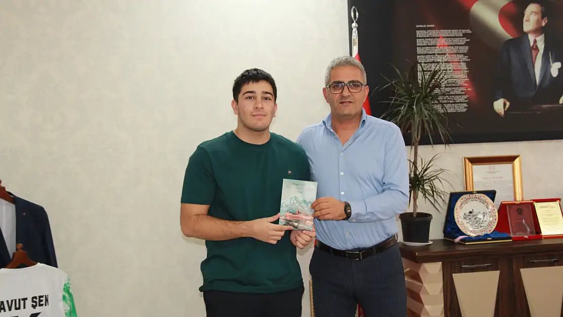 Doğubayazıt'ın gururu Yusuf Enes Ergül tıp fakültesi yolunda