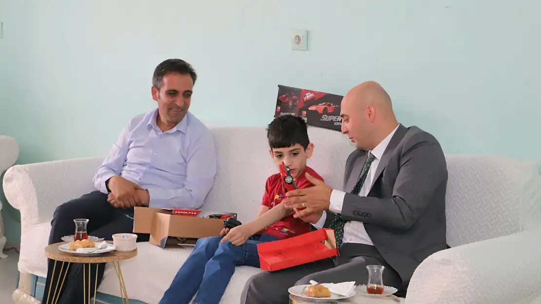 Doğubayazıt Kaymakamı Ekinci'den şehit ailesine anlamlı ziyaret