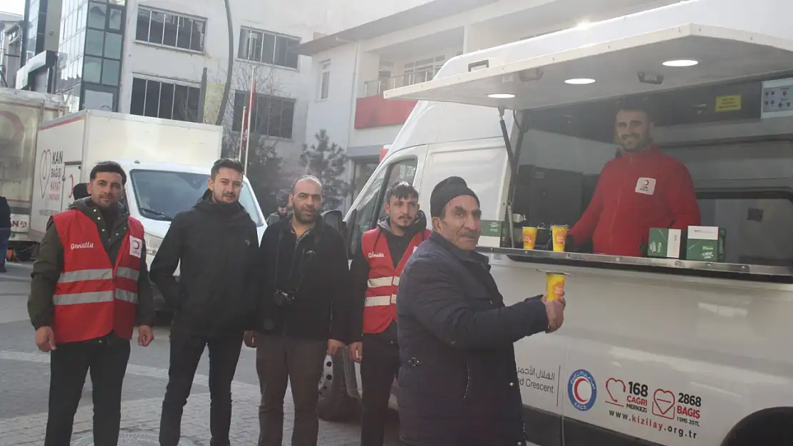 Doğubayazıt Kızılay'dan soğuk günlere, sıcak ikram