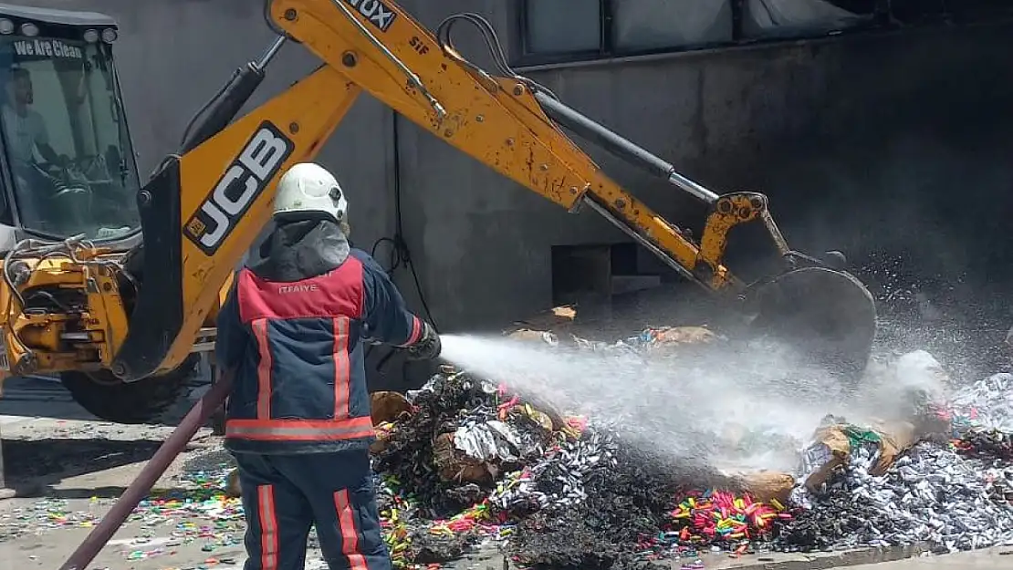 Doğubayazıt Koko Çakmak Fabrikası'nda korkutan yangın