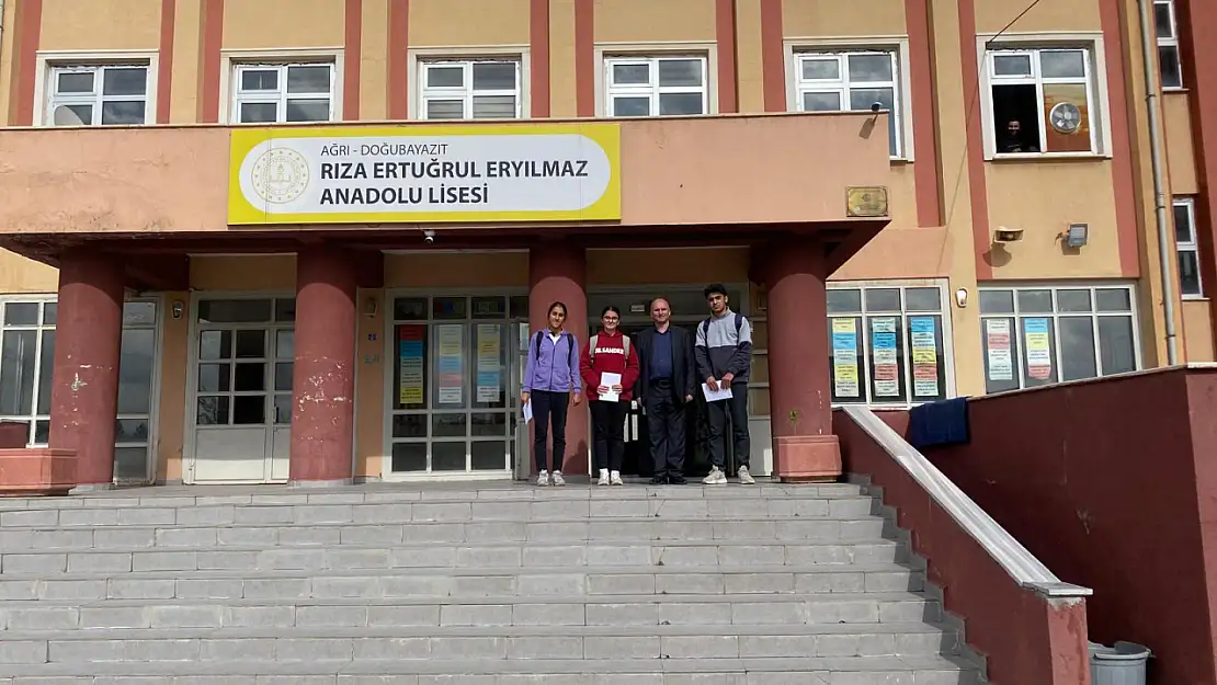 Doğubayazıt Rıza Ertuğrul Eryılmaz lisesi'nde yükselen yıldızlar ödüllendirildi