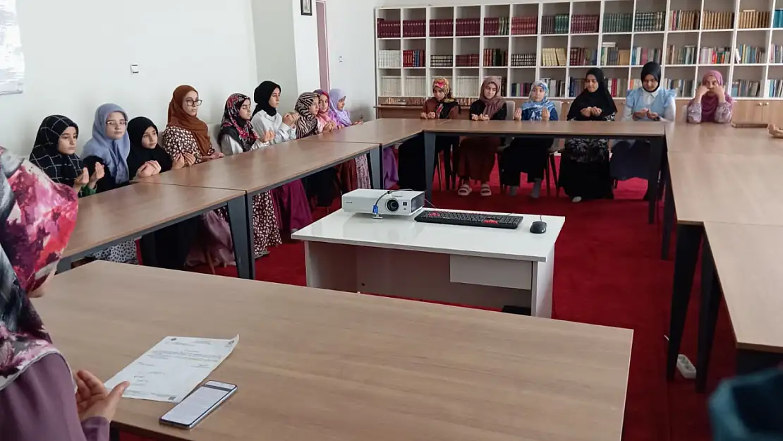 Doğubayazıt'ta 1071 Malazgirt zaferi anısına şehitler için dualar okundu