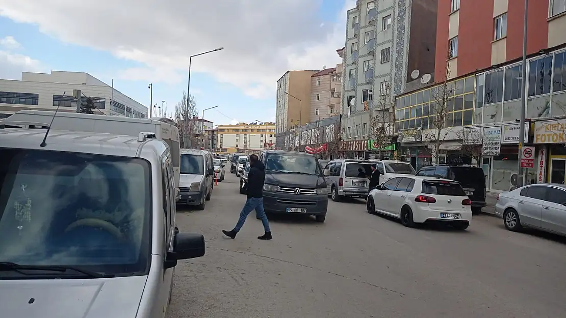 Doğubayazıt'ta araç park sorunu giderek artıyor