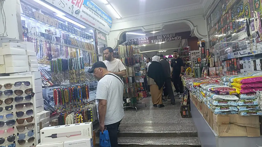 Doğubayazıt'ta bayram hareketliliği pasajlara yansıdı