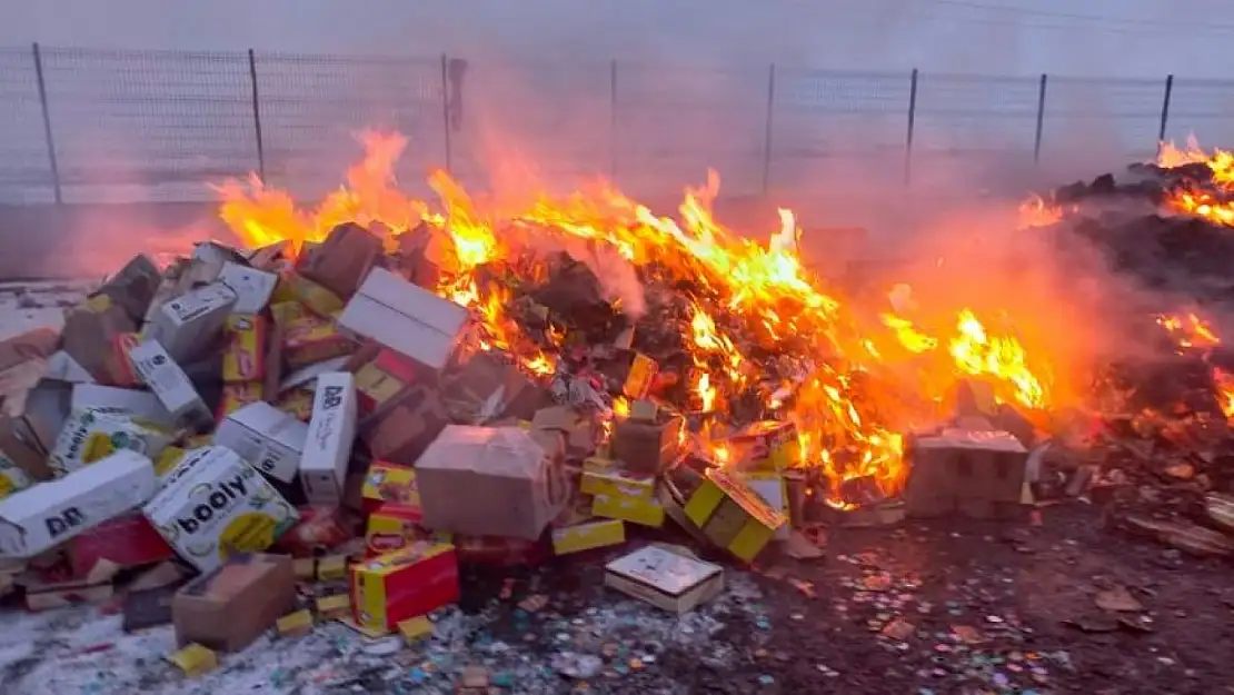 Doğubayazıt'ta bozuk gıdalar marketlere dağıtılmadan yakalandı