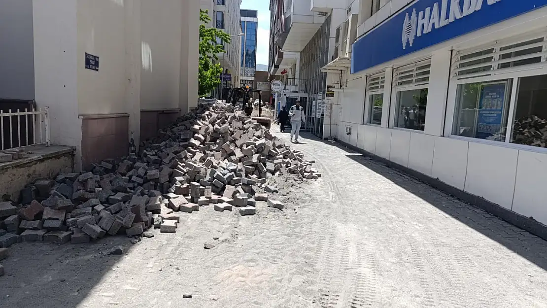 Doğubayazıt'ta bozulan yollar yenileniyor