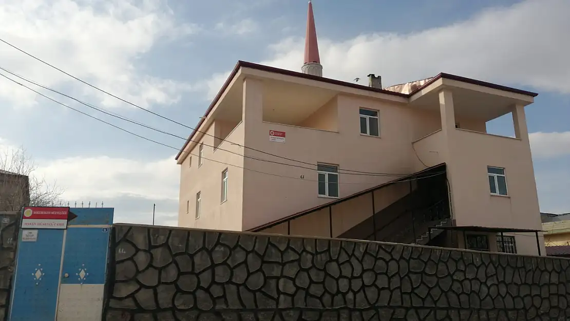 Doğubayazıt'ta cami tabelalarının değişimi tamamlandı