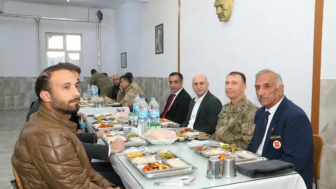 Doğubayazıt'ta gaziler ve şehit aileleri için özel iftar
